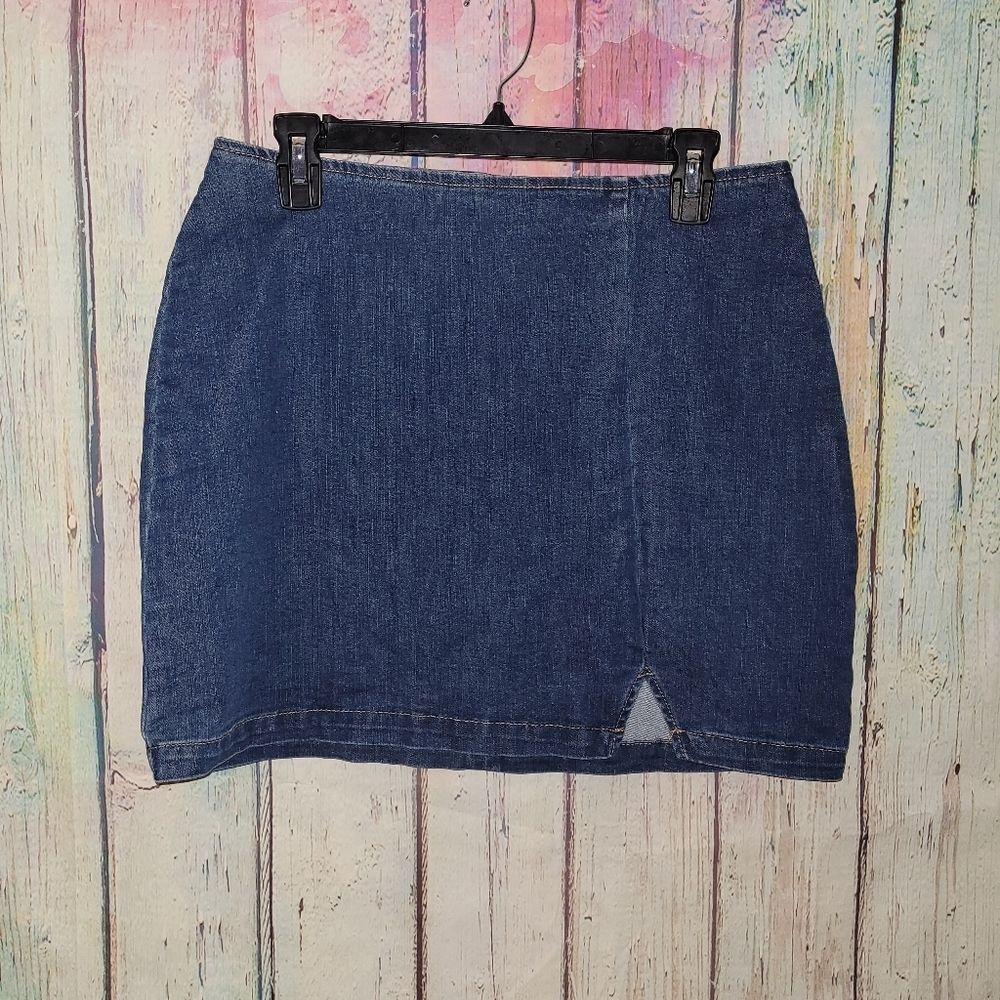 NWOT size 8 Notch front‎ seamed denim mini skirt